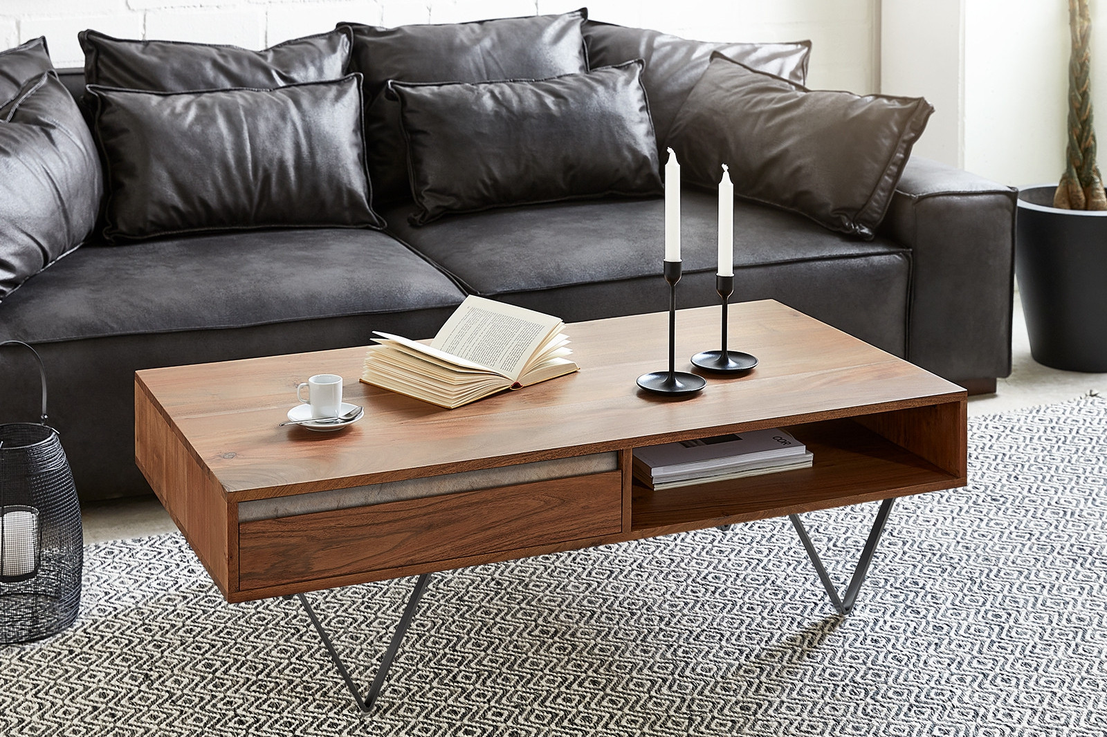 Stílusos, tömörfa dohányzóasztal