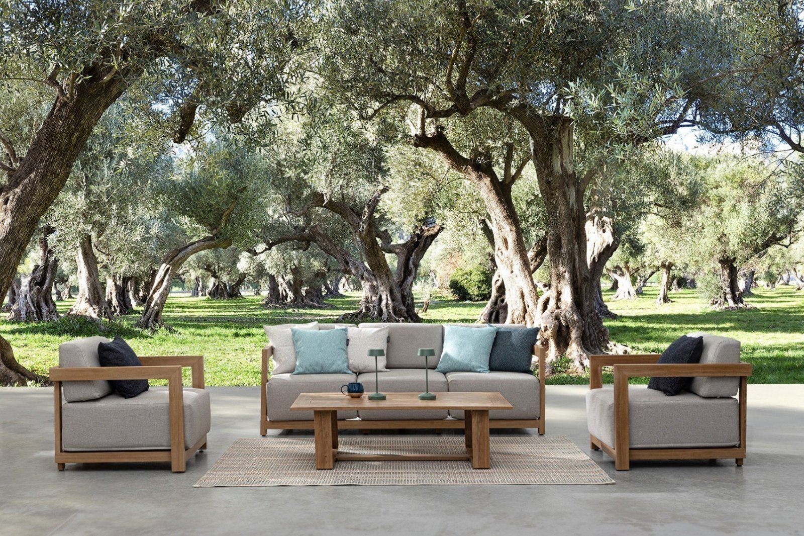 Tökéletes kényelem a szabadban – Prémium kerti bútor szettek, amelyek feldobják a nyarat