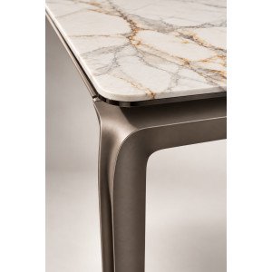 TRATTO bővíthető kerámia étkezőasztal - Calacatta Oro márvány - 140–200 cm